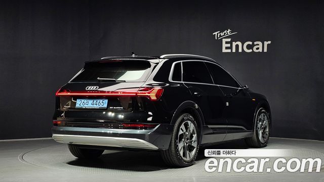 Audi e-tron 2022 — photo 2