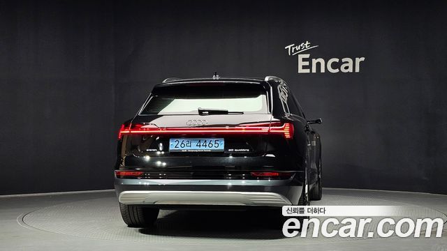 Audi e-tron 2022 — photo 4
