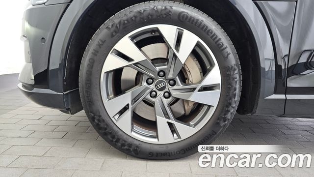 Audi e-tron 2022 — photo 5