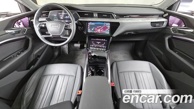 Audi e-tron 2022 — photo 10