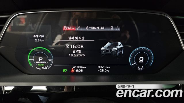Audi e-tron 2022 — photo 11