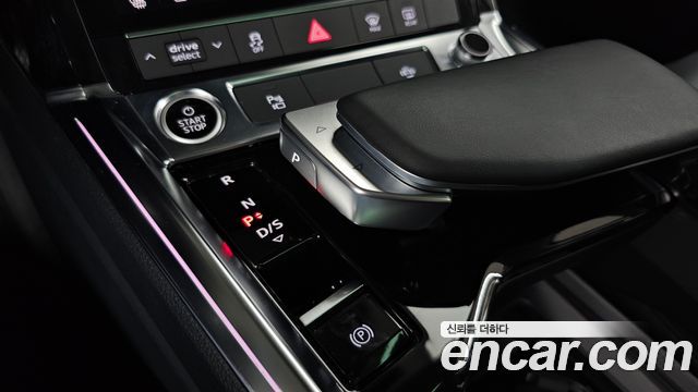 Audi e-tron 2022 — photo 12