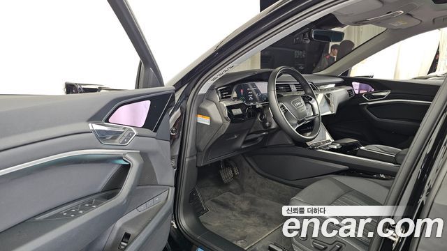 Audi e-tron 2022 — photo 13