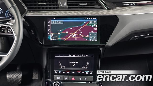 Audi e-tron 2022 — photo 20