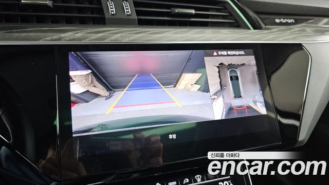 Audi e-tron 2022 — photo 21