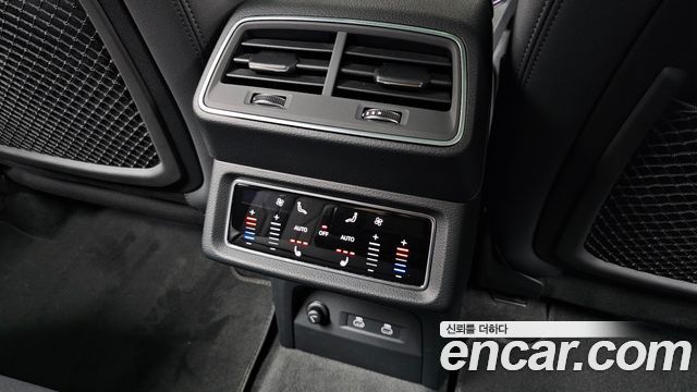 Audi e-tron 2022 — photo 24
