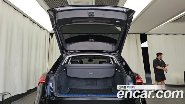 Audi e-tron 2022 — photo 26
