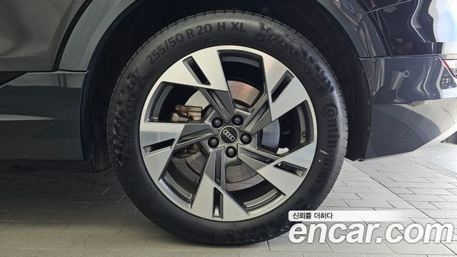 Audi e-tron 2022 — photo 7