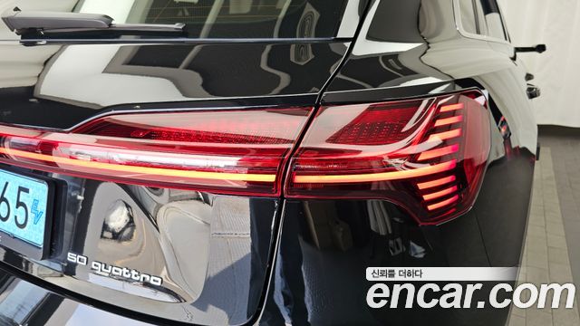 Audi e-tron 2022 — photo 9