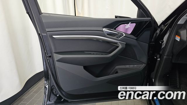 Audi e-tron 2022 — photo 14