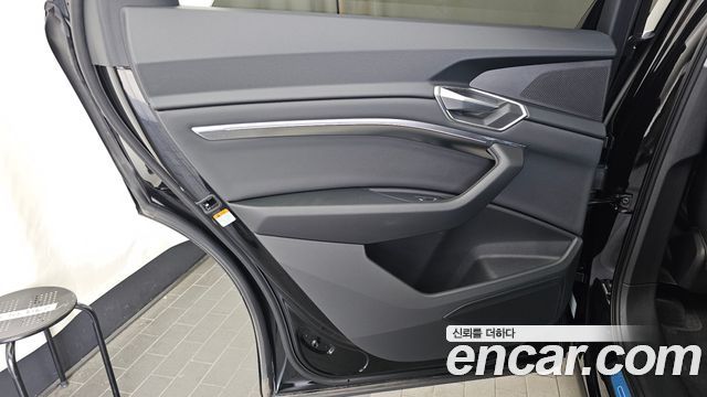 Audi e-tron 2022 — photo 15