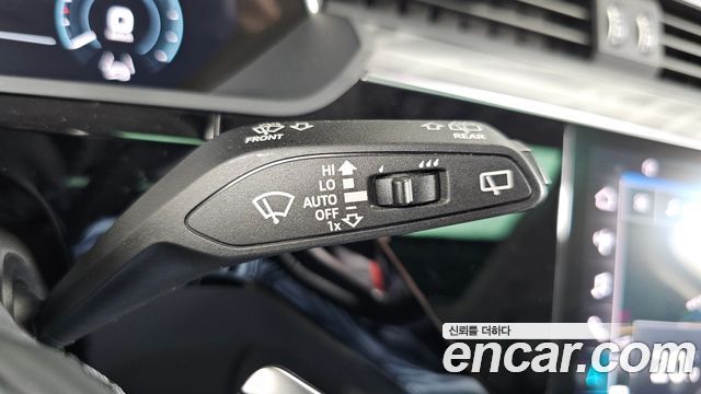 Audi e-tron 2022 — photo 30