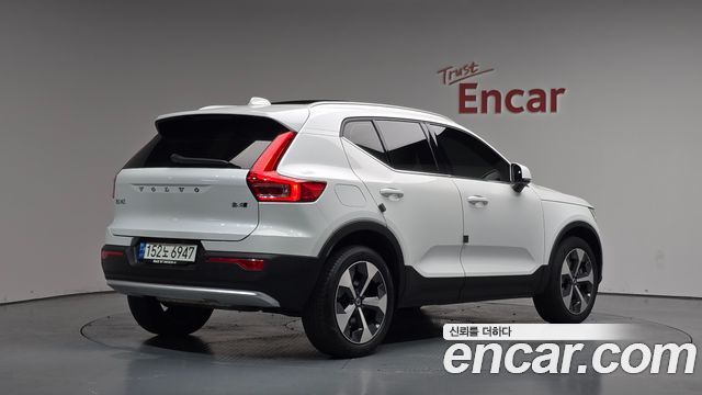 Volvo XC40 2023 — photo 2