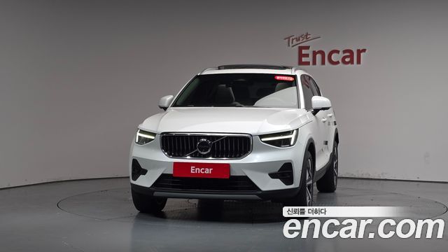 Volvo XC40 2023 — photo 3