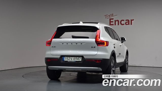 Volvo XC40 2023 — photo 4