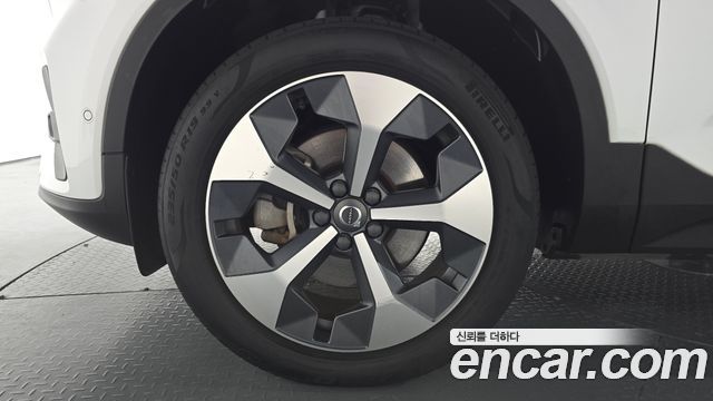 Volvo XC40 2023 — photo 5