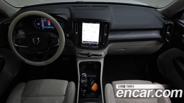 Volvo XC40 2023 — photo 10