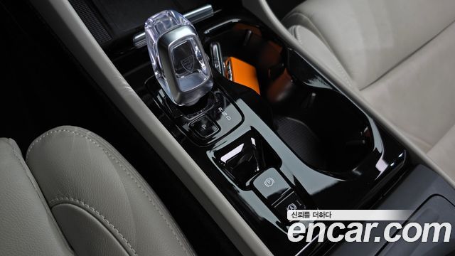 Volvo XC40 2023 — photo 12