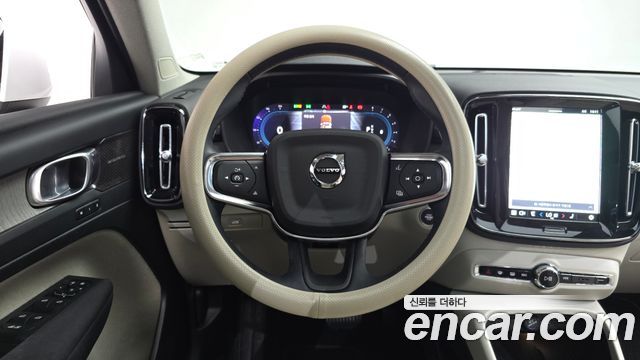 Volvo XC40 2023 — photo 19