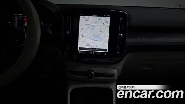 Volvo XC40 2023 — photo 20