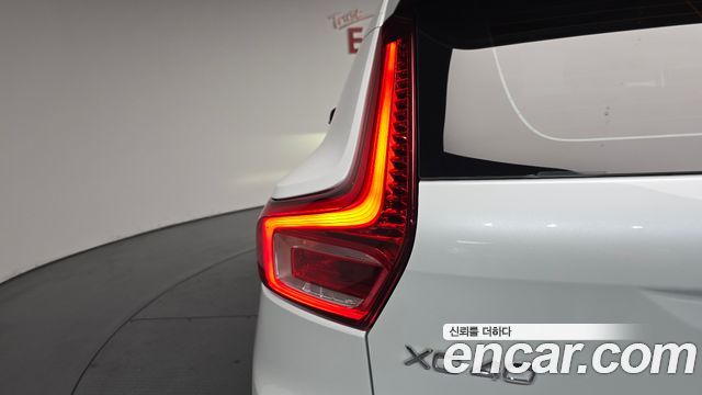 Volvo XC40 2023 — photo 9