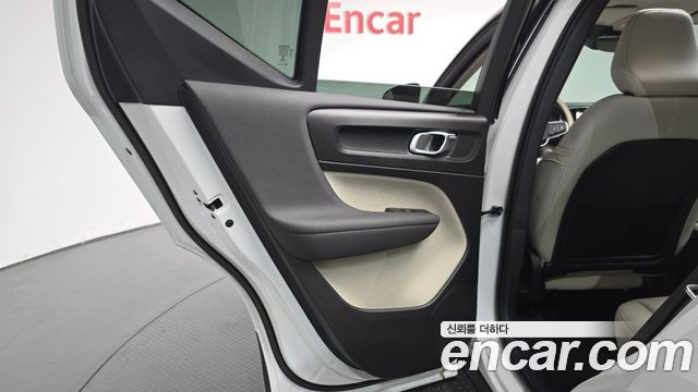 Volvo XC40 2023 — photo 15
