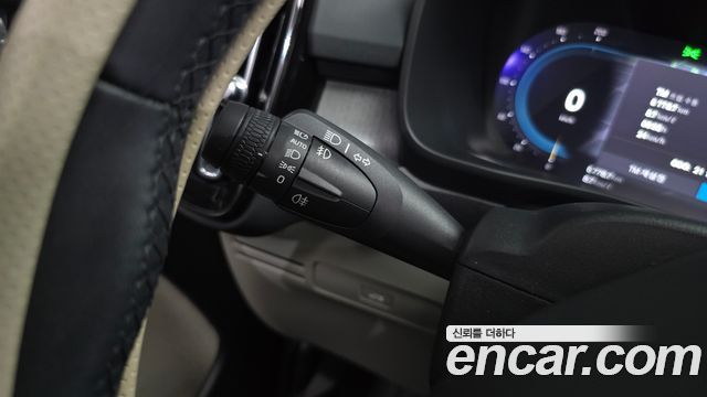 Volvo XC40 2023 — photo 28