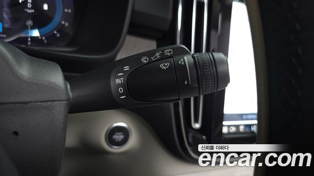 Volvo XC40 2023 — photo 30