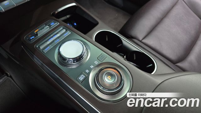Genesis GV70 2021 — photo 12