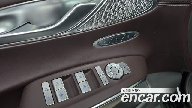 Genesis GV70 2021 — photo 30