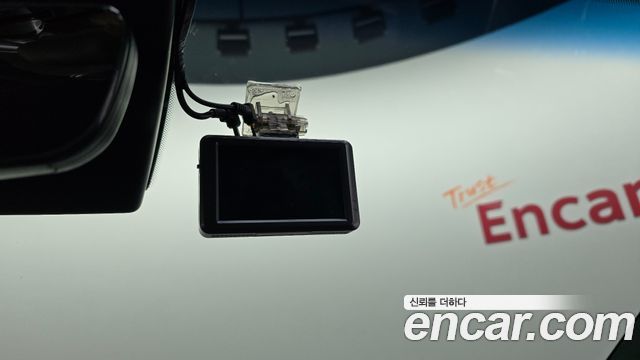 Genesis GV70 2021 — photo 31