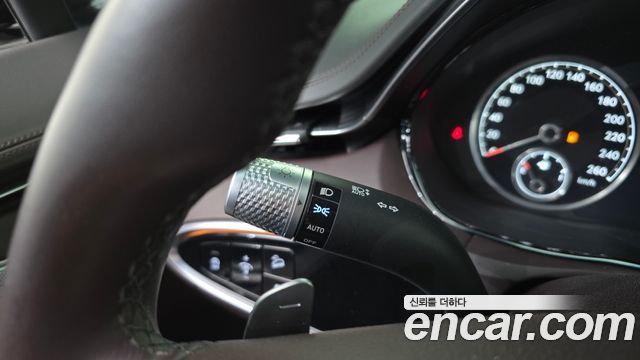 Genesis GV70 2021 — photo 35