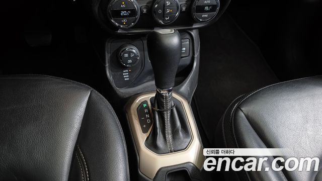 Jeep Renegade 2017 — photo 9