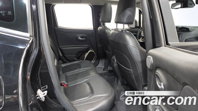Jeep Renegade 2017 — photo 11