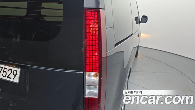 Hyundai Staria 2023 — photo 9