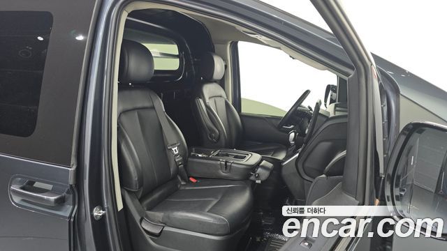 Hyundai Staria 2023 — photo 16