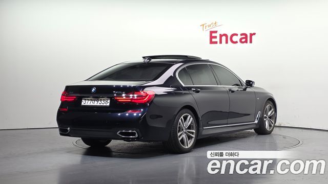 BMW 7-Series 2018 — photo 2