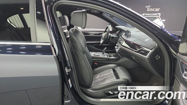 BMW 7-Series 2018 — photo 12