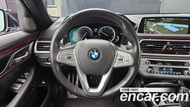 BMW 7-Series 2018 — photo 13