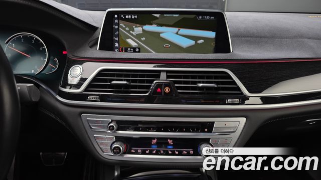 BMW 7-Series 2018 — photo 18