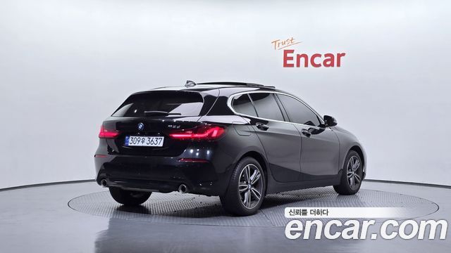 BMW 1-Series 2021 — photo 2