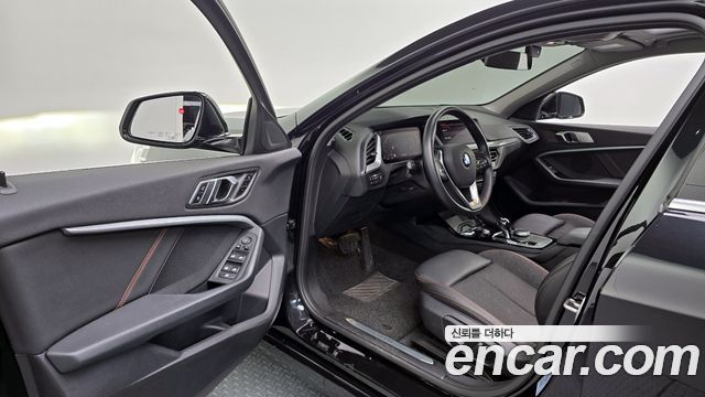 BMW 1-Series 2021 — photo 13