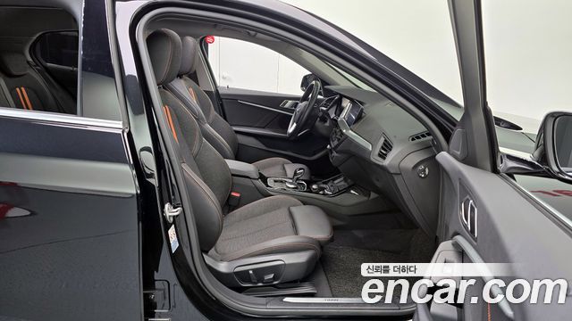 BMW 1-Series 2021 — photo 17