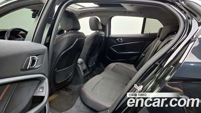 BMW 1-Series 2021 — photo 18