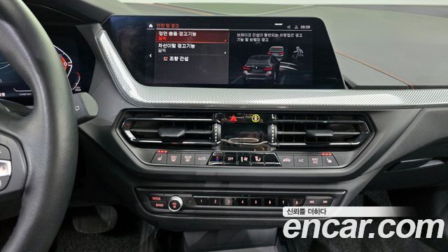 BMW 1-Series 2021 — photo 20