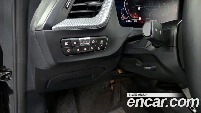 BMW 1-Series 2021 — photo 24