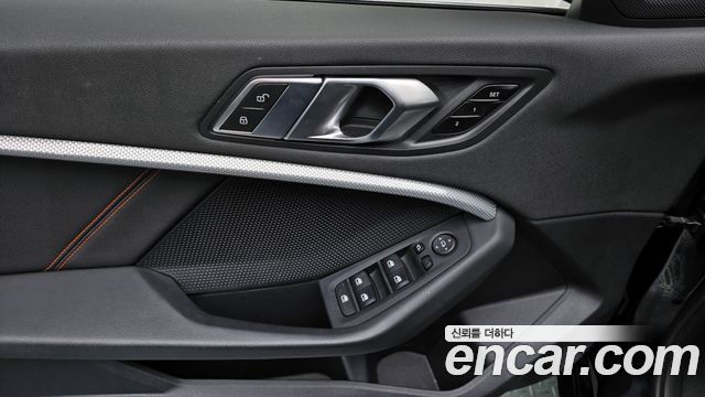 BMW 1-Series 2021 — photo 25