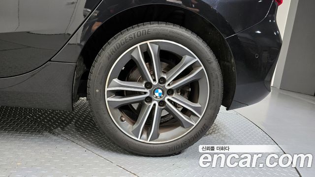 BMW 1-Series 2021 — photo 7