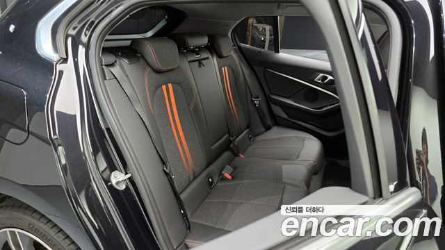 BMW 1-Series 2021 — photo 16