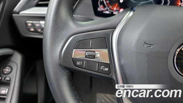 BMW 1-Series 2021 — photo 29